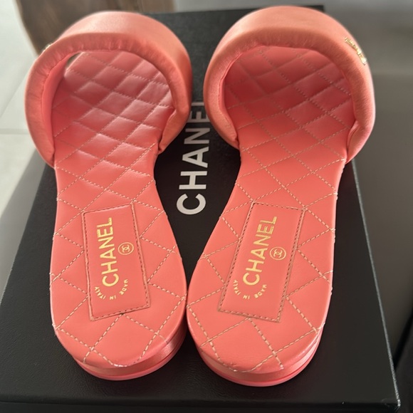 Authentic 22P Chanel satin sandals - Picture 6 of 12